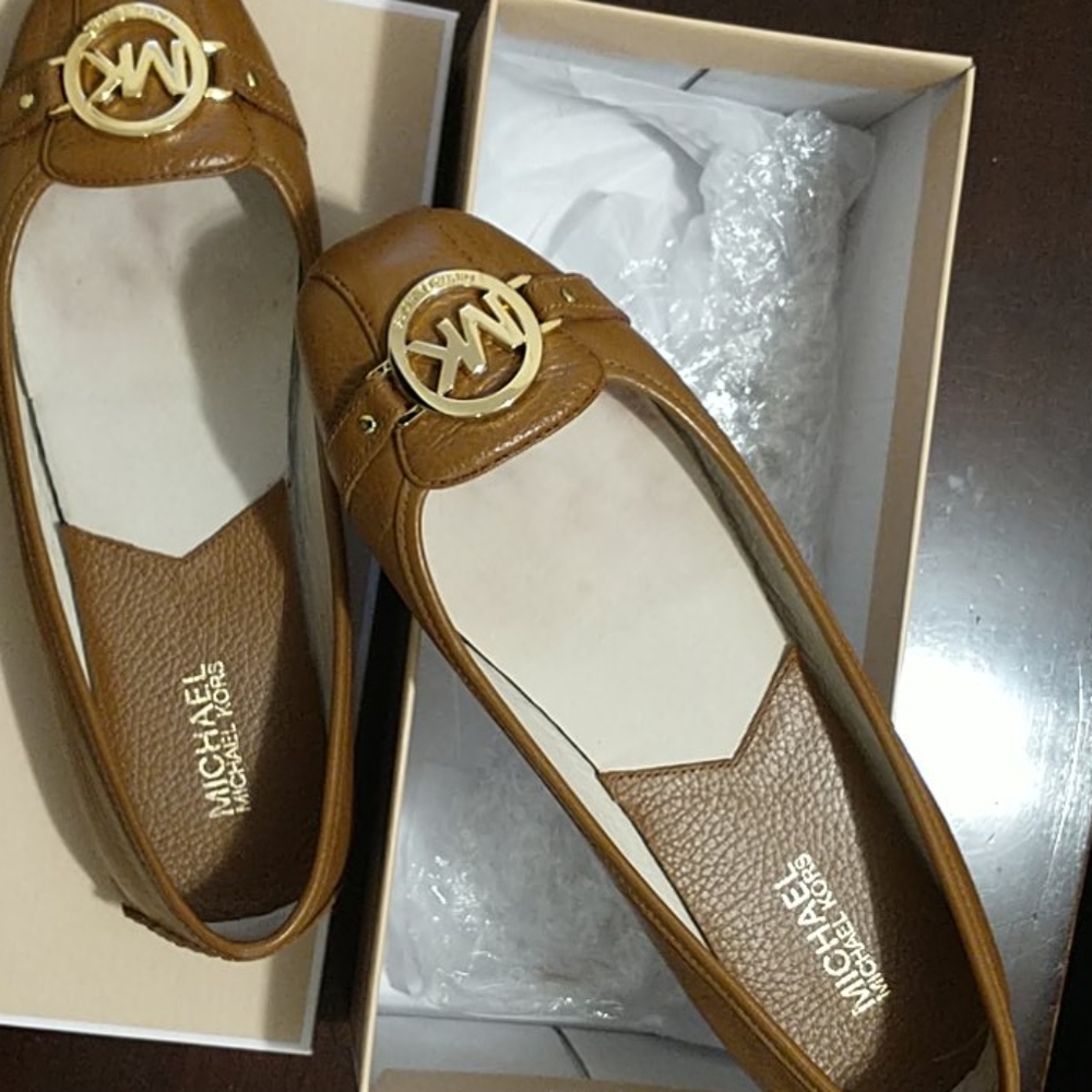 Shoes - Picture 1 of 4